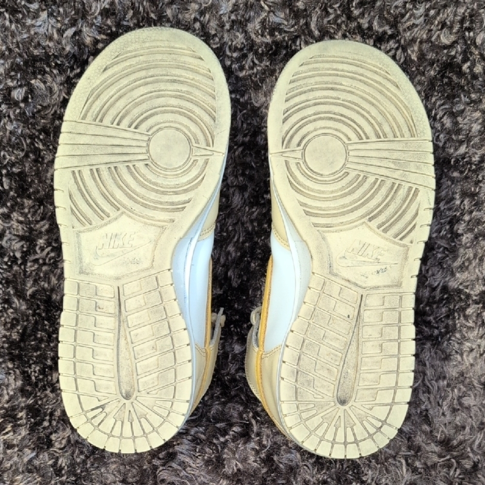 Women's Nike Dunk High "Pale Vanilla" - Picture 5 of 7